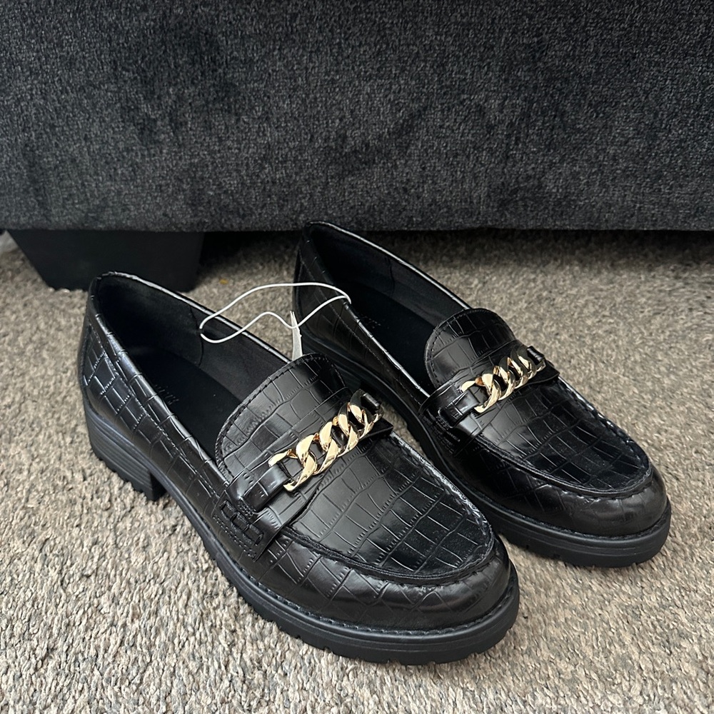 Old Navy Black Croc-Embossed Platform Loafers with Gold Chain